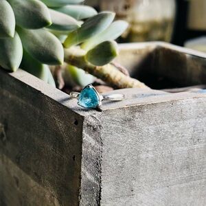 Elegant Silver Ring with turquoise Gemstone